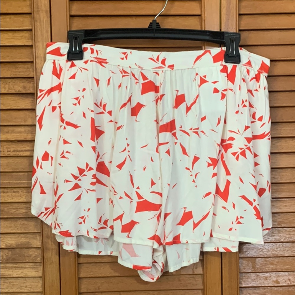 Roxy White and Red Patterned Shorts